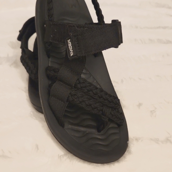 Black strapped sandals - Picture 2 of 9
